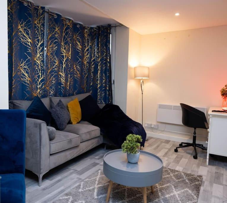 1 Bedroom-Sofabed-Worktable-4-Wifi-Parking London Exterior foto