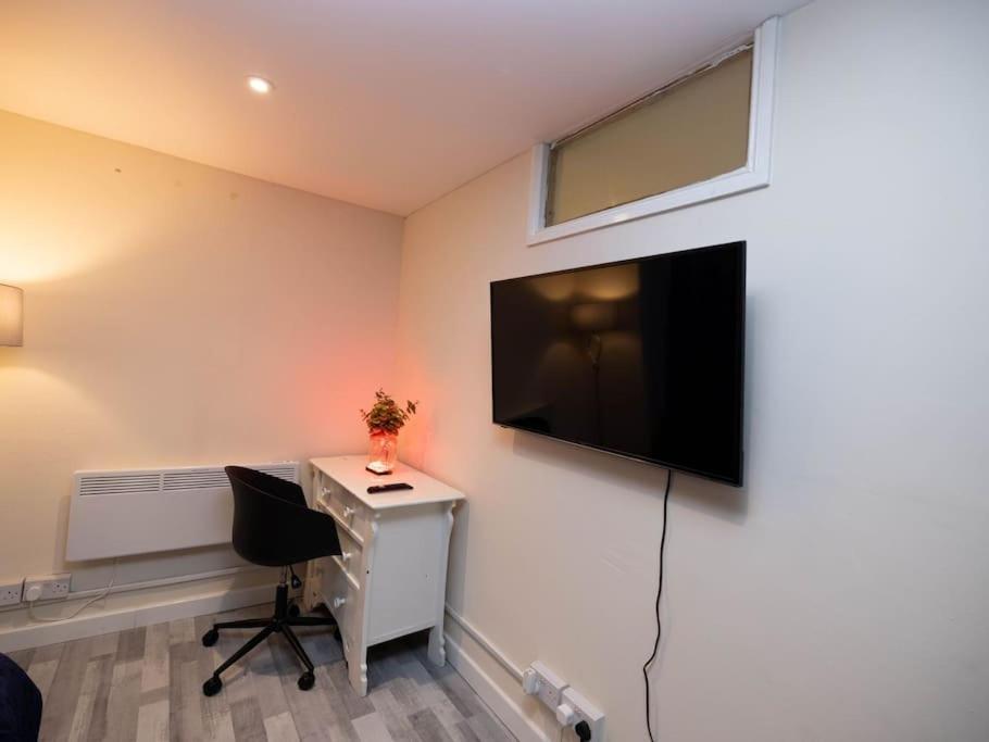 1 Bedroom-Sofabed-Worktable-4-Wifi-Parking London Exterior foto