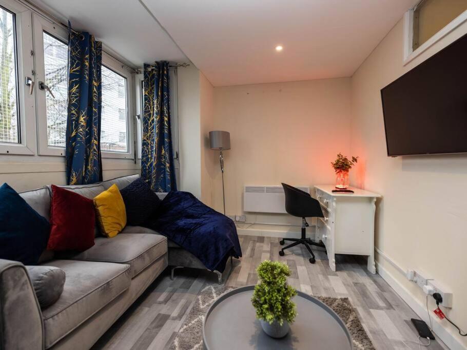 1 Bedroom-Sofabed-Worktable-4-Wifi-Parking London Exterior foto