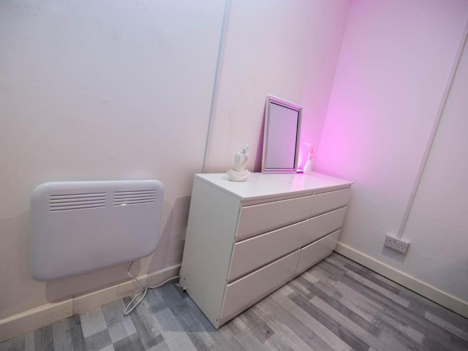 1 Bedroom-Sofabed-Worktable-4-Wifi-Parking London Exterior foto