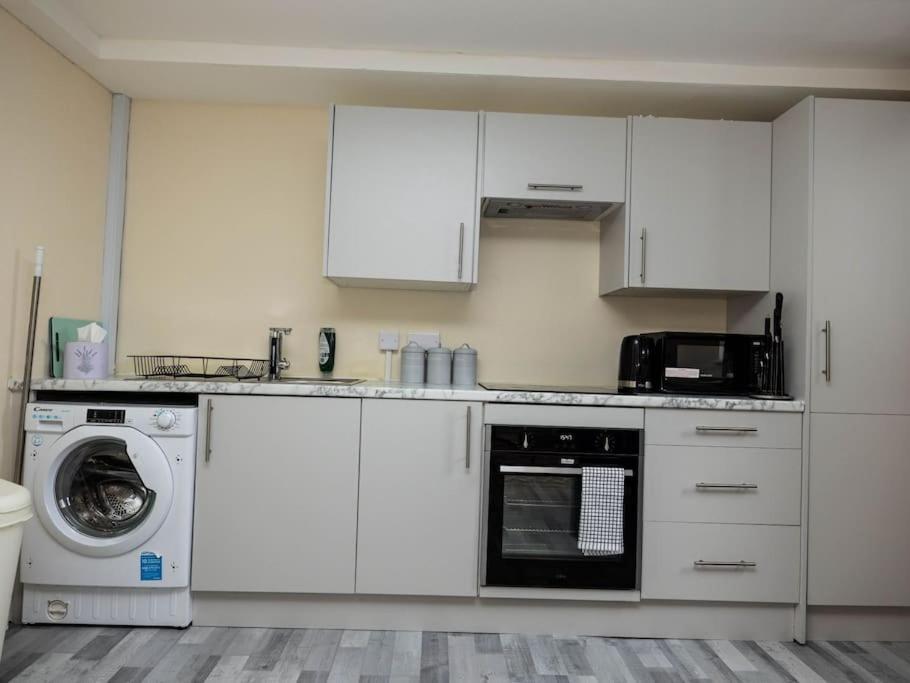 1 Bedroom-Sofabed-Worktable-4-Wifi-Parking London Exterior foto