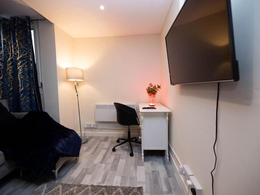 1 Bedroom-Sofabed-Worktable-4-Wifi-Parking London Exterior foto