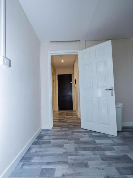 1 Bedroom-Sofabed-Worktable-4-Wifi-Parking London Exterior foto