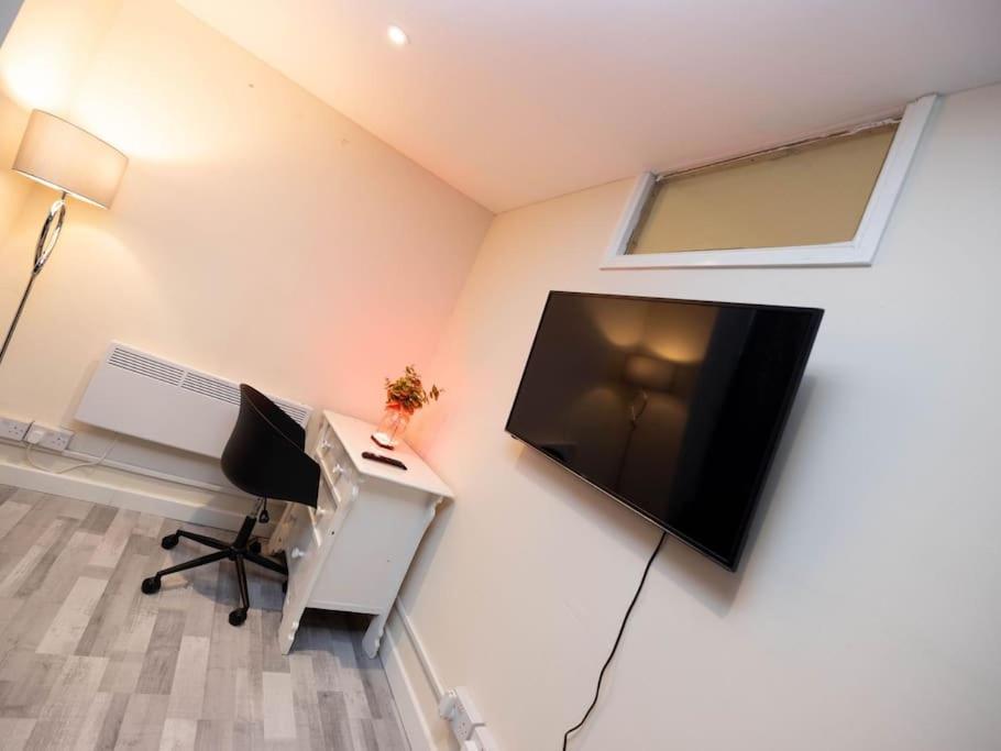 1 Bedroom-Sofabed-Worktable-4-Wifi-Parking London Exterior foto