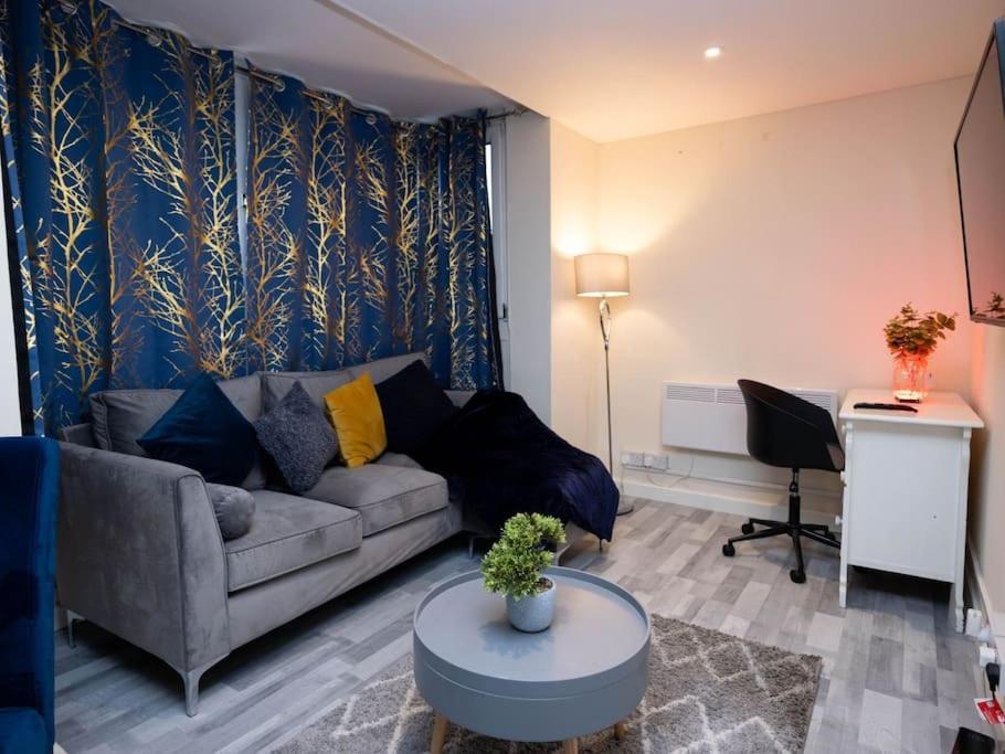 1 Bedroom-Sofabed-Worktable-4-Wifi-Parking London Exterior foto